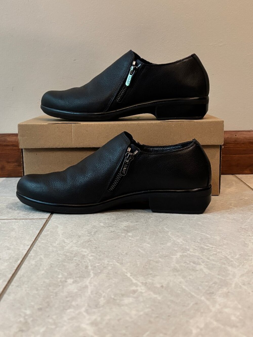 Naot Autan Size 39 US 9 Black Leather Comfort Slip-on Double Zipper Shoes Loafer